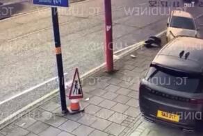 В Англии мужчина случайно сбил женатую пару