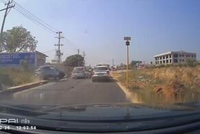 Снято 25 декабря к западу от индийского Бангалора, никто не пострадал