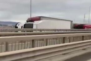 В турецкой провинции Коджаэли разгул стихии привел к серьезным инцидентам на дорогах