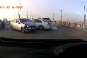 Сегодня утром на Метромосту в Омске произошло два ДТП с участием девяти машин