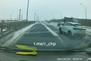 Здравствуйте, один тут в левом ряду отдыхаете?