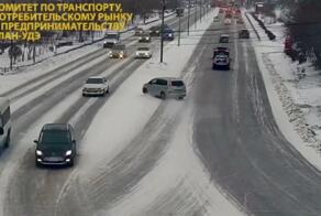 В Улан-Удэ машину занесло на встречку на скользкой дороге