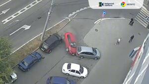 В Белгороде водитель автобуса зацепил попутную машину