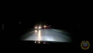 Вчера вечером на юге Волгограда, в районе СНТ "Якорь" поселка Кирова Красноармейского района города, 79-летний водитель "Гранты" зацепил бетонный отбойник, после чего выехал на встречную полосу и столкнулся с Toyota Camry
