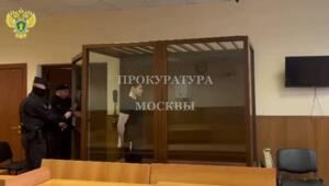 Государственный обвинитель прокуратуры Центрального административного округа в судебных прениях просила признать Аяза Шабутдинова виновным в 113 эпизодах мошенничества, совершенного организованной группой, в значительном, крупном и особо крупном размерах, и назначить ему окончательное наказание в виде 8 лет лишения свободы в исправительной колонии общего режима, со штрафом более 15,5 млн рублей, с лишением права заниматься деятельностью, связанной с реализацией образовательных программ с применением электр