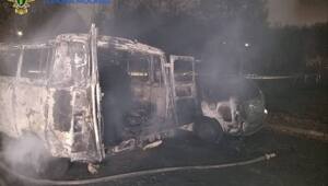 ️Ночью на парковке во дворе жилого дома на ул
