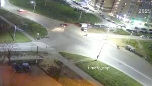 Вчера вечером в Твери 27-летний водитель Opel, как гласит сводка, "для объезда внезапно выехавшего транспортного средства с прилегающей территории выехал на полосу встречного движения, после чего совершил наезд на остановку общественного транспорта"