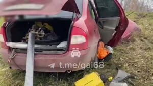 Вчера утром на трассе Р-22 "Каспий" в Знаменском районе Тамбовской области "Калина" вылетела под встречный большегруз ("по неустановленной причине, как заявили инспекторы)