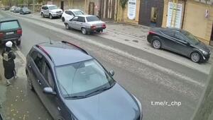 Внимательно осмотрелась и…

Вчера утром на Махачкалинской улице в Каспийске