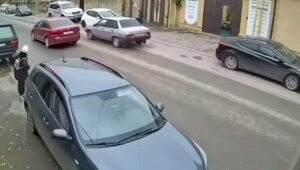 В Каспийске очень странные пешеходы