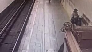 Продолжается первенство по подъему с пола статей УК РФ на Кубок московского метрополитена

На этот раз лидирует 64-летняя дама, котороя столкнула ребенка с платформы на "Таганской"