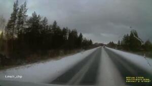 Барышни на встречных курсах

Сегодня утром под Северодвинском сошлись 23-летняя девушка на "Альмере" и 24-летняя местная жительница за рулем "Соляриса"