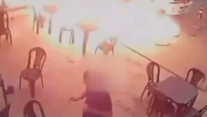 Мужик решил покурить на АЗС, когда там стоял на заправке бензовоз