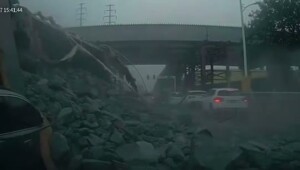 Водитель красного автомобиля погиб