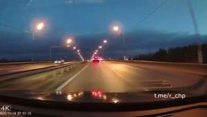 Утром 14 ноября в Архангельске столкнулись три легковушки и маршрутка (ее видно на первых кадрах), травмы получили шесть человек