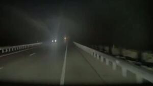 Автопилот Теслы решил не оставаться в своей полосе и ушёл вправо от встречки