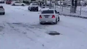 На Камчатке вчера водители пытались вспомнить навыки зимнего вождения