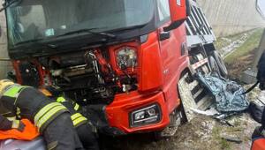 Прокуратура Троицкого и Новомосковского административных округов контролирует установление обстоятельств ДТП, в результате которого есть погибший и пострадавший 

По предварительным данным, на Филимонковском шоссе, женщина-водитель автомобиля «Джейку» не справилась с управлением, выехала на полосу встречного движения и совершила столкновение с грузовым автомобилем