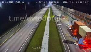 Водитель проехал свой съезд с трассы и решил сдать задним ходом обратно