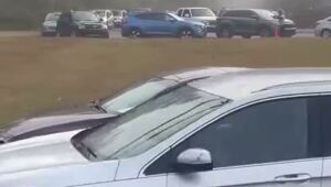 Недостаток соображения у некоторых водителей приводит иногда к вот таким пробкам