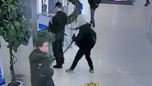 ️Прокуратура Южного административного округа взяла под контроль установление обстоятельств покушения на убийство охранника ТЦ и применения насилия в отношении представителей власти

Днем 23 ноября несовершеннолетний 2008 г