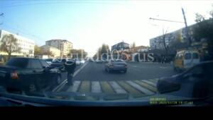 Это "Лада Приора", львиное сердце вместо мотора (с)