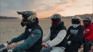 Реально захотелось заиметь такой мопед для прогулок с друзьями по городу