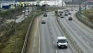 Сегодня днем на Дмитровском шоссе в районе Мытищ водитель грузовика, как сообщили в ГАИ, не справился с управлением и выехал на встречную полосу, где протаранил две машины