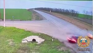 Да, одна-единственная встречная машина на пустой трассе