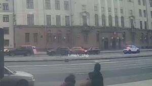 Вчера днем на Краснопрудной улице в центре Москвы летевшие по трамвайным путям полицейские сбили курьера на электровелосипеде