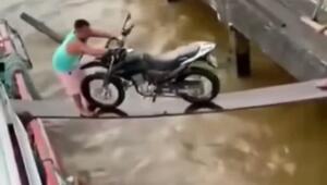 Киданул товарища, а тот не смог удержать мотоцикл