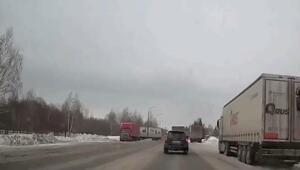 В промзоне Нижнекамска произошло жёсткое столкновение двух фур