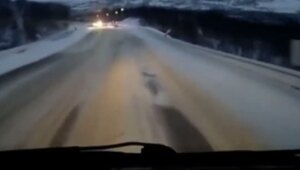 Впереди едущему прям повезло, а регу прилетело на все деньги