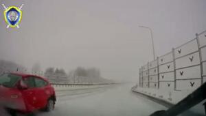 В Белоруссии Jaguar столкнулся на трассе с Volkswagen, водитель и пассажир второго автомобиля вышли из салона и оказались под колесами фуры