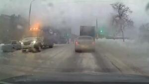 В Сарове автомобилист сбил сугроб