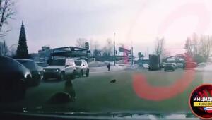 В Ижевске легковой автомобиль сбил девушку, переходившую дорогу в неположенном месте