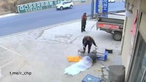 Чем вообще заняты эти деловитые мужчины?