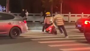 Он как будто не хотел его догонять