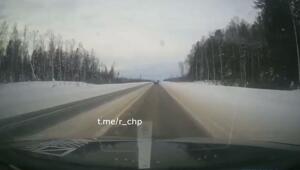 Утром 16 февраля под Нефтеюганском, как извещает нас сводка, "39-летний водитель Renault не справился с управлением, выехал на полосу встречного движения, где допустил столкновение с т/с КамАЗ под управлением 46-летнего мужчины"