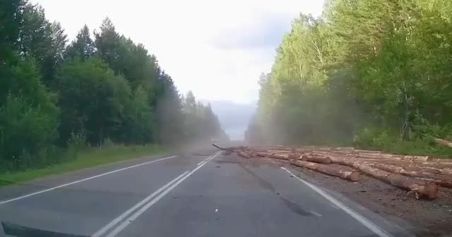 С таким грузом только на обгон и идти