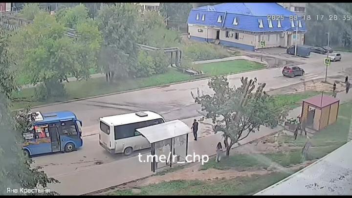 Чего это он?