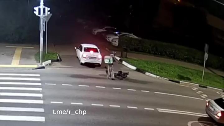 Этот курьер в стопе