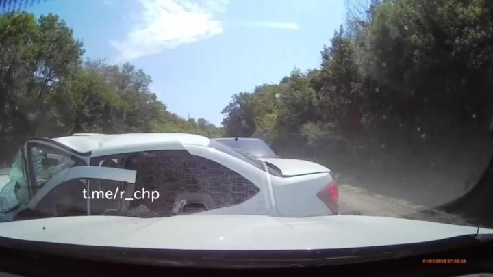 Вчера днем под Туапсе водитель BMW собрал пять автомобилей на встречке, при этом пострадали три человека