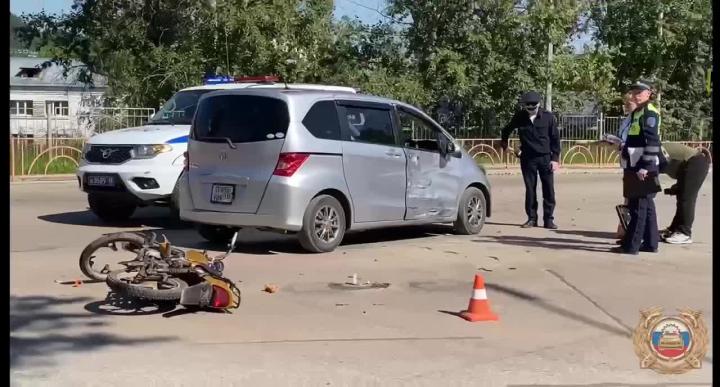 Никогда такого не было, и вот опять подростки на мотоцикле