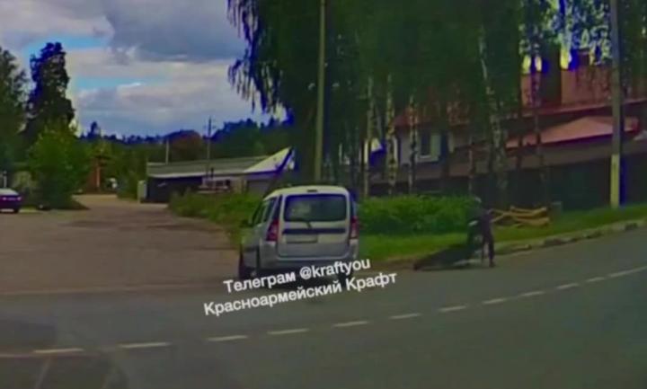42-летний водитель авто совершал левый поворот на перекрёстке, но не убедился в его безопасности и столкнулся с 16-летним подростком на мотоцикле