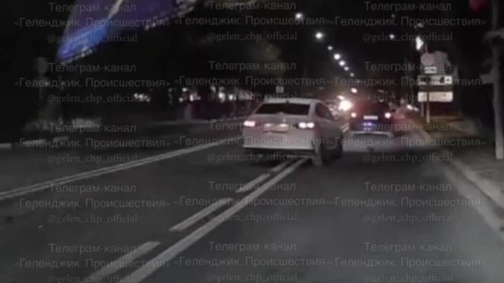 В Геленджике мотоцикл Yamaha, за рулем которого находился 41-летний мужчина, столкнулся с автомобилем Mazda, под управлением 36-летней женщины