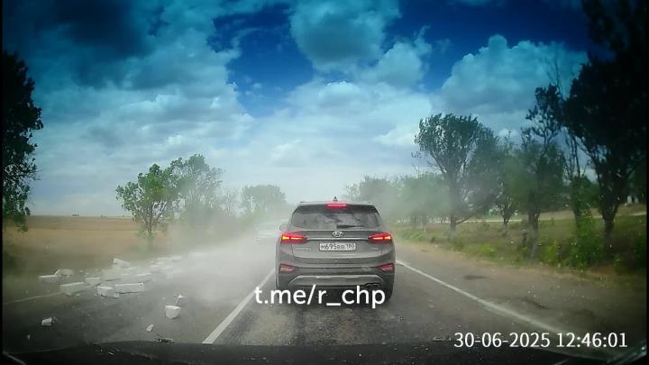 Мужики, кирпичей надо?