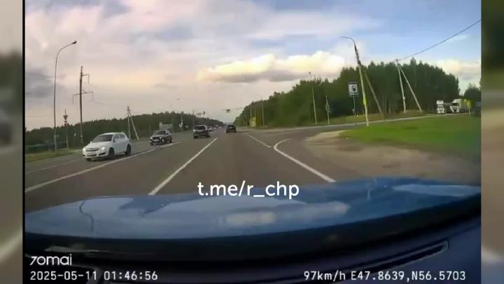 Здравствуйте, один тут налево через встречную полосу поворачиваете?