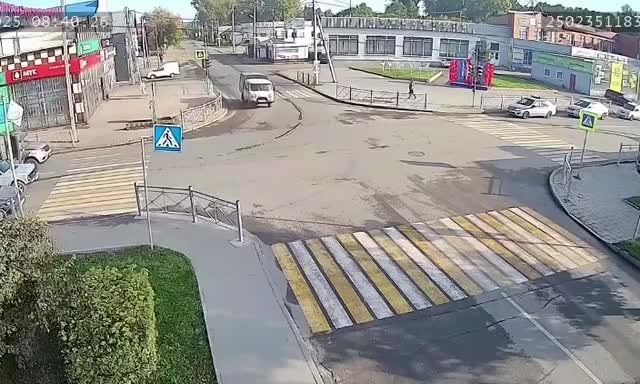Машину со спецсигналами не пропустили на перекрёстке