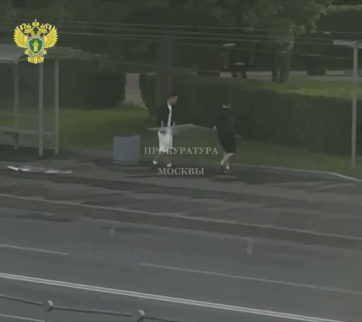 Двое жителей столицы предстанут перед судом по обвинению в порче имущества в общественных местах